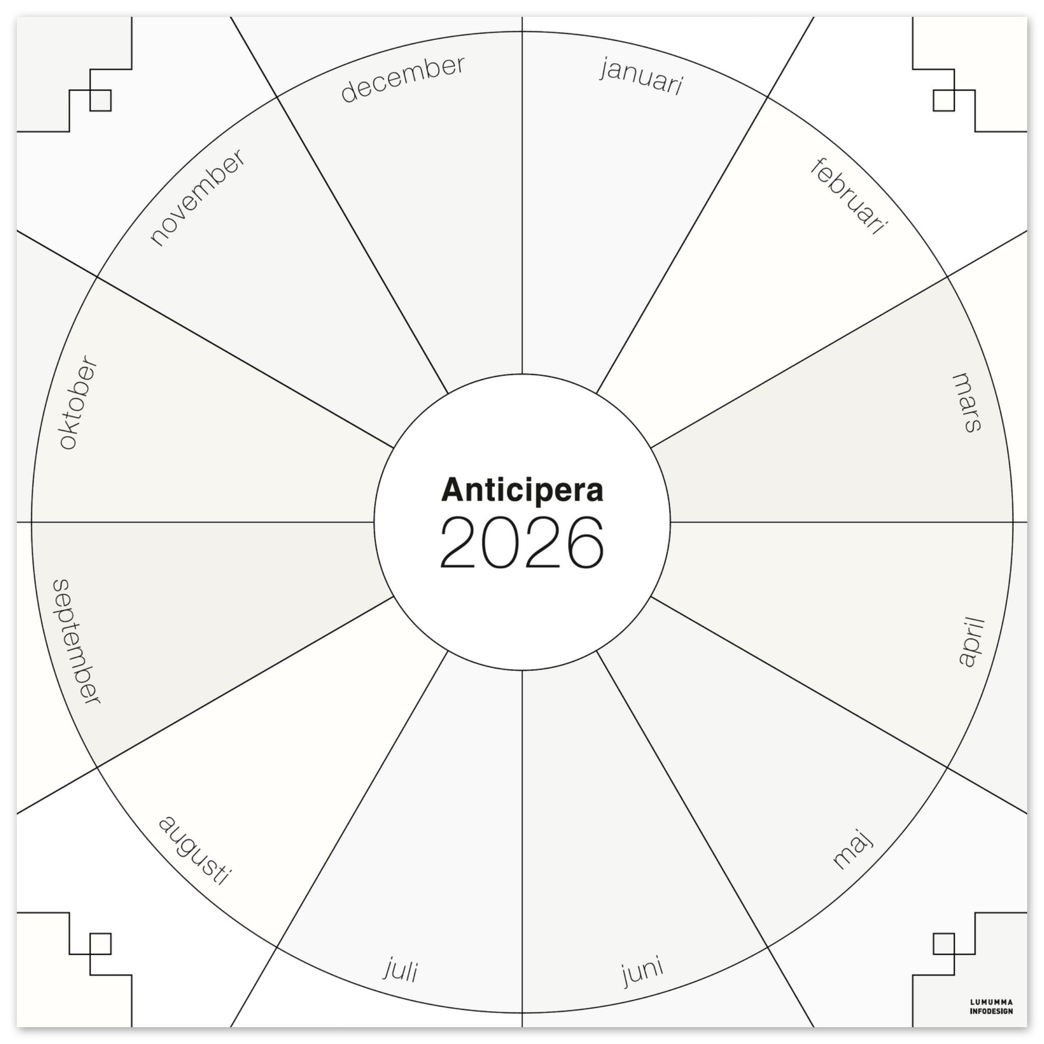 Väggplanerare årshjul i vita toner. I mitten av det geometriska årshjulet står det Anticipera 2026.